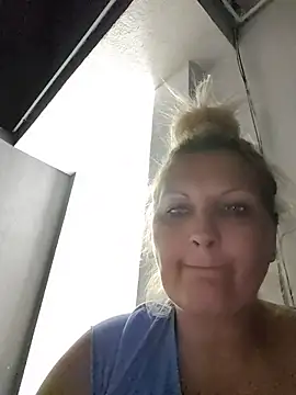 Snapshot of Divineblond chatting on 17, 6, 2026 Divineblond online show from 17, 6, 2026