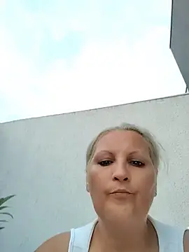 Snapshot of Divineblond chatting on 3, 7, 2026 Divineblond online show from 3, 7, 2026