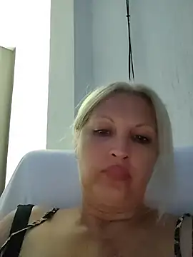 Snapshot of Divineblond chatting on 8, 7, 2026 Divineblond online show from 8, 7, 2026