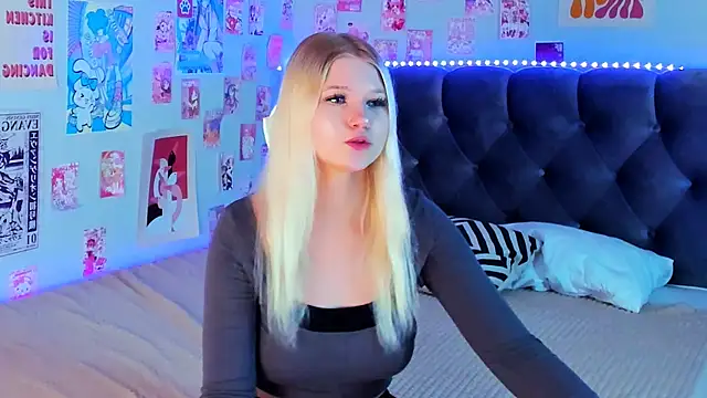 Snapshot of LunariaFox chatting on 17, 5, 2026 LunariaFox online show from 17, 5, 2026