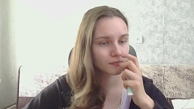 Snapshot of DolcezzaCream chatting on 3, 6, 2026 DolcezzaCream online show from 3, 6, 2026