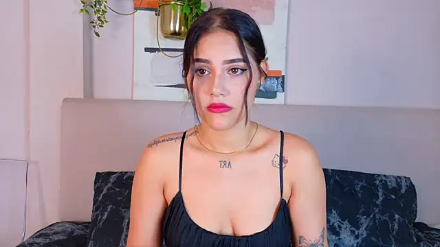 Snapshot of CuteWofy_ chatting on 6, 5, 2026 CuteWofy online show from 6, 5, 2026