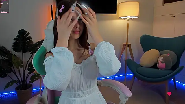 Kira Moonnn online show from 3, 7, 2026