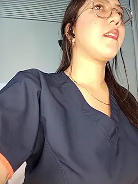Snapshot of Chloe_Thomsoon_ chatting on 3, 5, 2026 Chloe Thomsoon online show from 3, 5, 2026