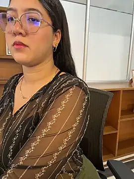 Snapshot of Chloe_Thomsoon_ chatting on 6, 6, 2026 Chloe Thomsoon online show from 6, 6, 2026