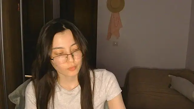 Snapshot of AshleyTropiano chatting on 11, 6, 2026 AshleyTropiano online show from 11, 6, 2026