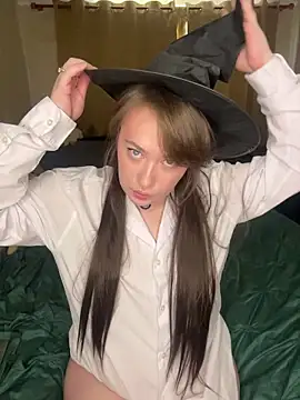 Snapshot of BettyRussian chatting on 10, 5, 2026 BettyRussian online show from 10, 5, 2026