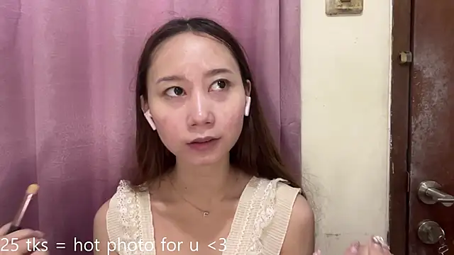 Snapshot of RuthWeinraub chatting on 13, 5, 2026 RuthWeinraub online show from 13, 5, 2026