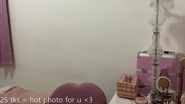 Snapshot of RuthWeinraub chatting on 9, 6, 2026 RuthWeinraub online show from 9, 6, 2026
