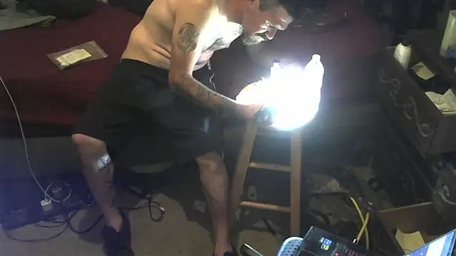 Snapshot of Johnny1991Blunt chatting on 19, 5, 2026 Johnny1991Blunt online show from 19, 5, 2026