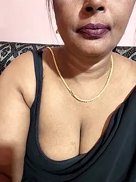 Snapshot of Sunitha-tamilponu chatting on 28, 4, 2026 Sunitha-tamilponu online show from 28, 4, 2026