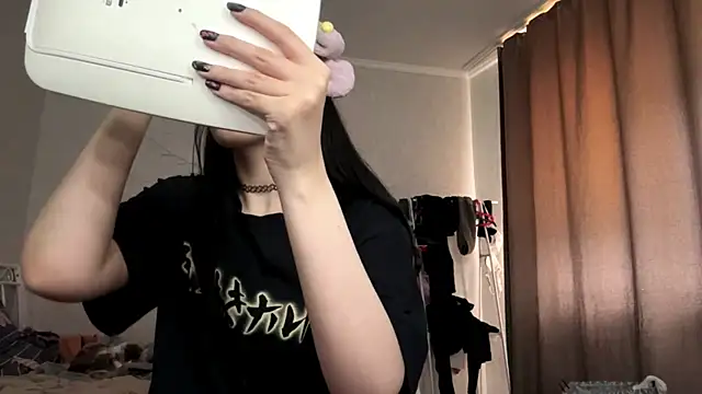 Snapshot of LouisePavlides chatting on 10, 5, 2026 LouisePavlides online show from 10, 5, 2026