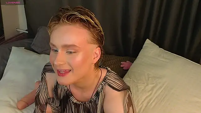 Snapshot of cumboydoll chatting on 20, 5, 2026 cumboydoll online show from 20, 5, 2026