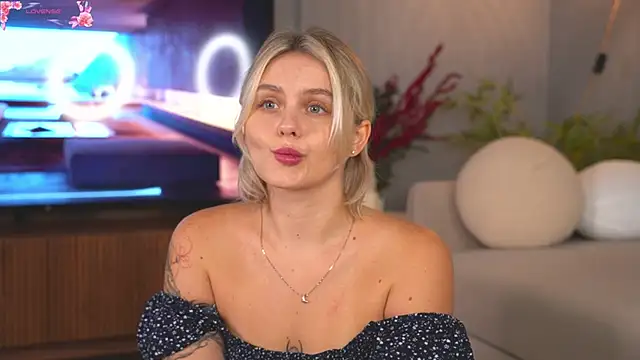 Snapshot of Lunea_Evienne_ chatting on 16, 5, 2026 Lunea Evienne online show from 16, 5, 2026