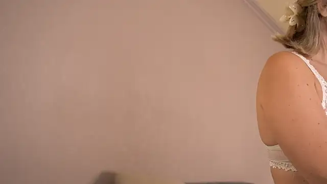 Snapshot of Lunea_Evienne_ chatting on 30, 7, 2026 Lunea Evienne online show from 30, 7, 2026
