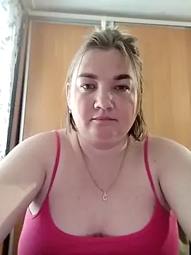 Snapshot of MiyaOlliver chatting on 4, 5, 2026 MiyaOlliver online show from 4, 5, 2026