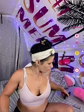 Snapshot of Vanessa_Valentine chatting on 4, 6, 2026 Vanessa Valentine online show from 4, 6, 2026