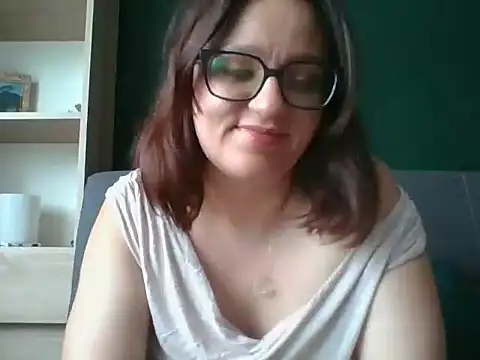 Snapshot of sensual_paris chatting on 18, 6, 2026 sensual paris online show from 18, 6, 2026
