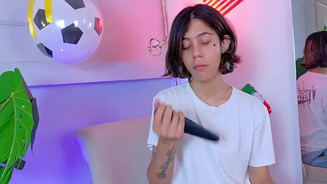 ZoeyPetit online show from 12, 7, 2026