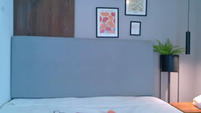 ZoeyPetit online show from 19, 7, 2026