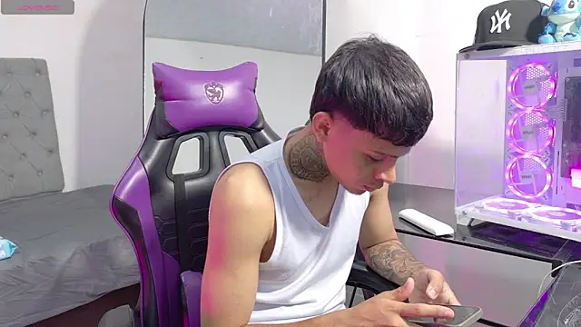 Masterjustin4444 online show from 27, 4, 2026