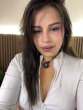 Yenifer 27 online show from 25, 7, 2026