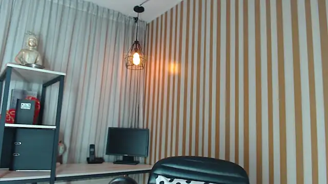 Iris Foster  online show from 28, 4, 2026