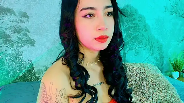 Snapshot of AshleyGross_ chatting on 7, 5, 2026 AshleyGross online show from 7, 5, 2026