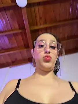 RenataVelasquez online show from 13, 7, 2026