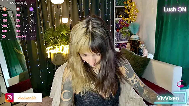 Snapshot of VivVixen chatting on 19, 6, 2026 VivVixen online show from 19, 6, 2026