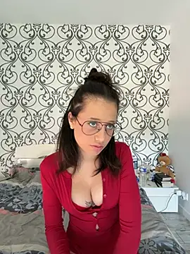 Snapshot of lilou_philips chatting on 21, 5, 2026 lilou philips online show from 21, 5, 2026