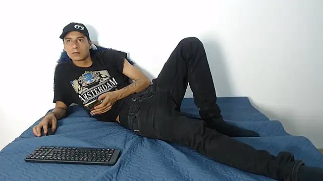 Snapshot of cameronsilverman chatting on 29, 4, 2026 cameronsilverman online show from 29, 4, 2026