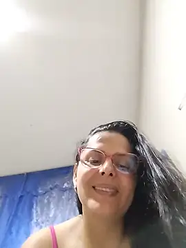 Snapshot of Bella_Morena27 chatting on 4, 5, 2026 Bella Morena27 online show from 4, 5, 2026