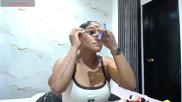 Snapshot of Liaa_cams chatting on 28, 6, 2026 Liaa cams online show from 28, 6, 2026