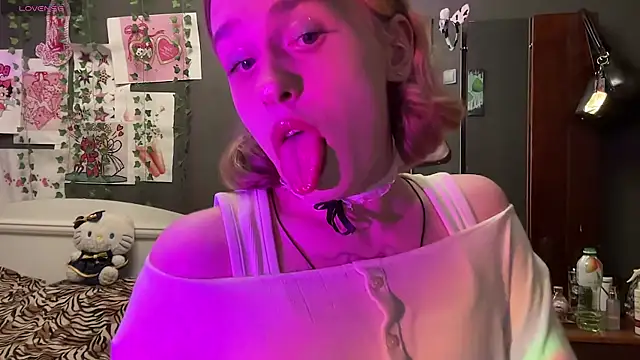 Snapshot of Miss_Amy00 chatting on 3, 8, 2026 Miss Amy00 online show from 3, 8, 2026
