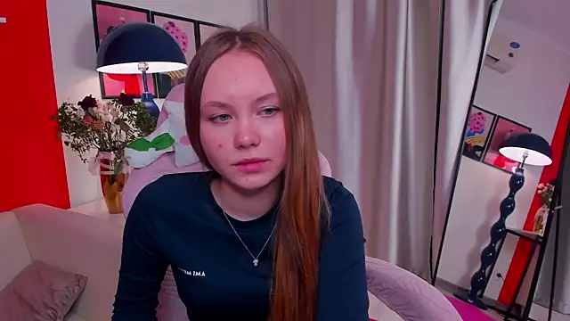 Snapshot of FloraLarsson chatting on 5, 5, 2026 FloraLarsson online show from 5, 5, 2026