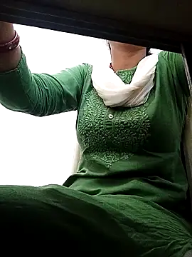 Snapshot of Simmi-00 chatting on 6, 5, 2026 Simmi-00 online show from 6, 5, 2026