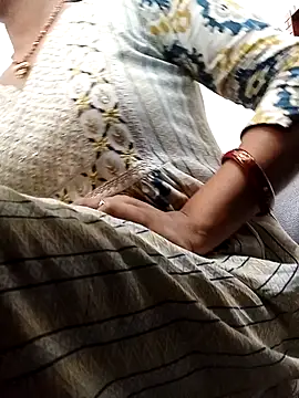 Snapshot of Simmi-00 chatting on 11, 5, 2026 Simmi-00 online show from 11, 5, 2026