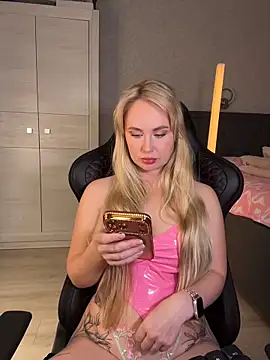Snapshot of Kitty-Kelsi chatting on 12, 6, 2026 Kitty-Kelsi online show from 12, 6, 2026