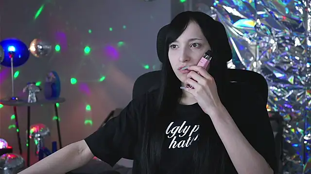 SeraphineSparda online show from 20, 5, 2026