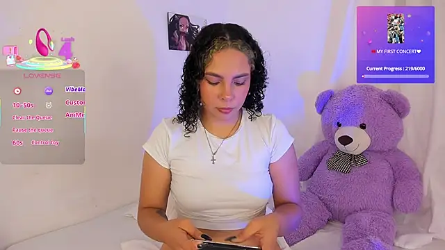 Snapshot of Violetta_cam_ chatting on 23, 5, 2026 Violetta cam online show from 23, 5, 2026