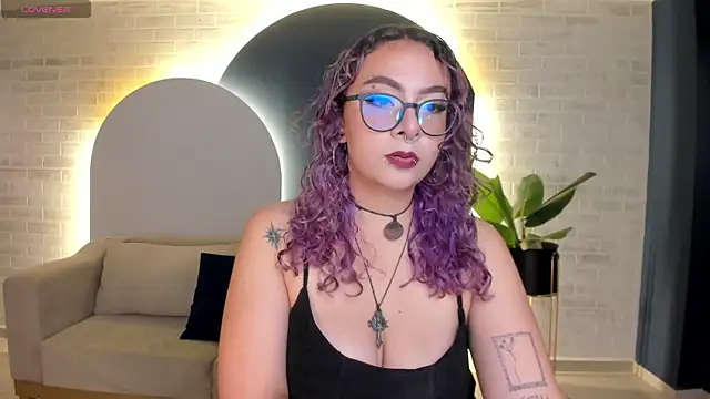 Snapshot of LoiseHarper chatting on 8, 5, 2026 LoiseHarper online show from 8, 5, 2026
