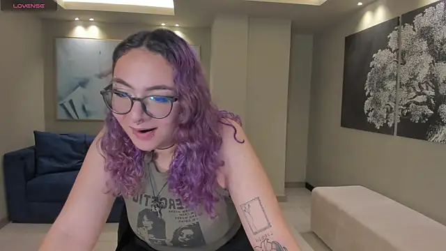 Snapshot of LoiseHarper chatting on 9, 5, 2026 LoiseHarper online show from 9, 5, 2026