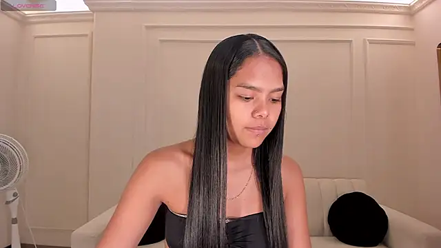 Snapshot of SaphiraJames chatting on 7, 7, 2026 SaphiraJames online show from 7, 7, 2026