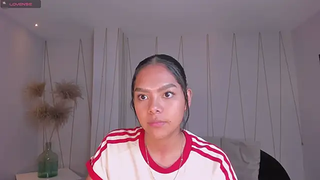 Snapshot of SaphiraJames chatting on 8, 7, 2026 SaphiraJames online show from 8, 7, 2026