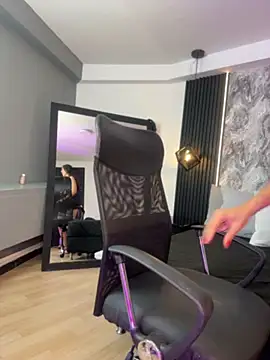Laurent Milf online show from 30, 5, 2026