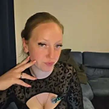 Snapshot of SweetGermanAlina chatting on 6, 5, 2026 SweetGermanAlina online show from 6, 5, 2026