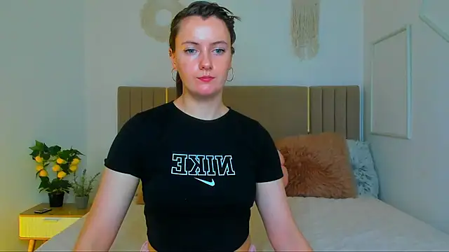 Snapshot of Cutie_blushh chatting on 16, 6, 2026 Cutie blushh online show from 16, 6, 2026