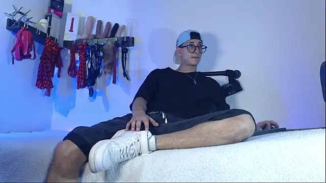 Snapshot of aronleblanc_ chatting on 3, 6, 2026 aronleblanc online show from 3, 6, 2026