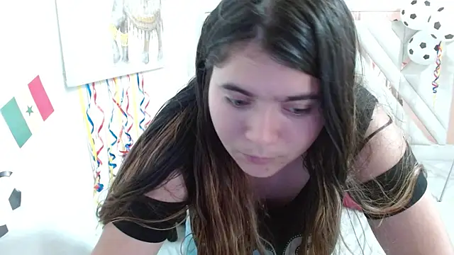 Snapshot of Laurha_ chatting on 25, 6, 2026 Laurha online show from 25, 6, 2026